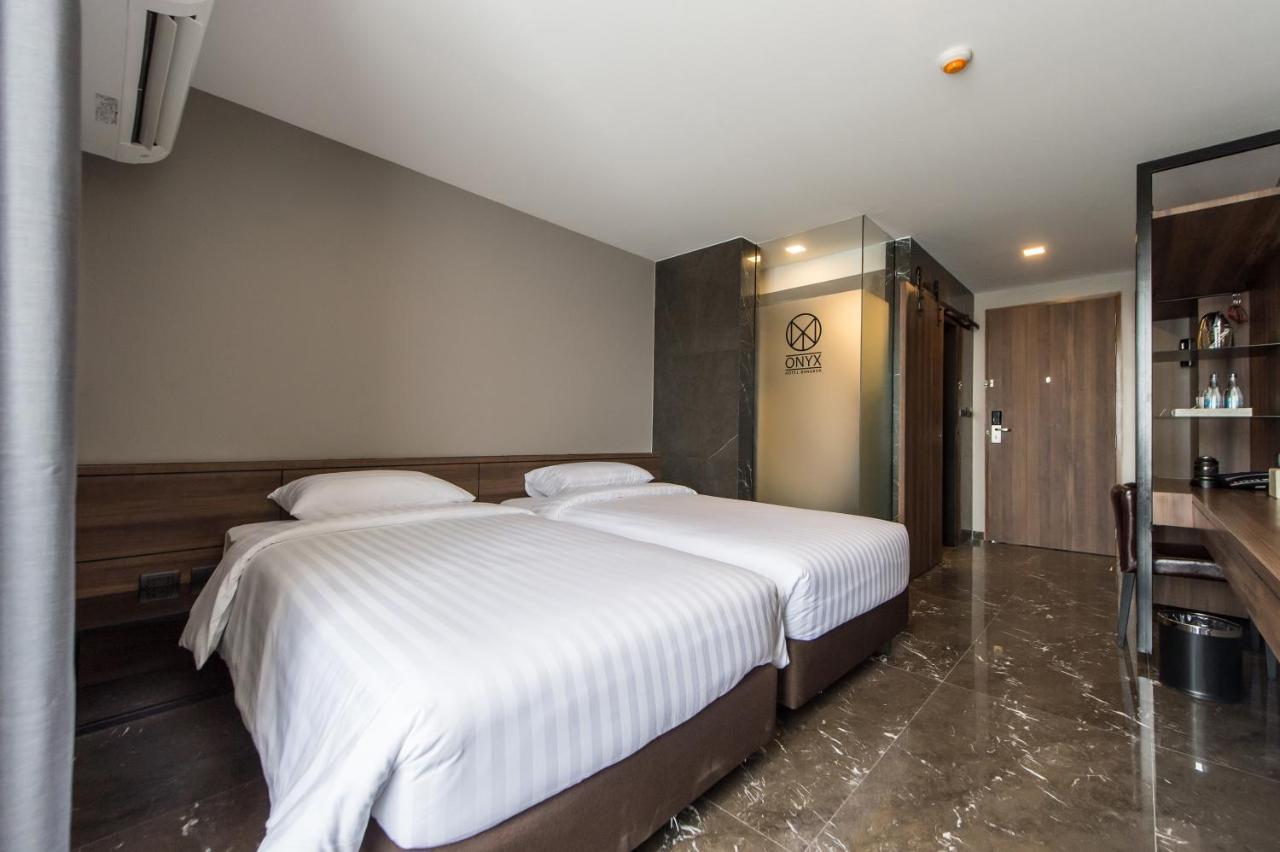 Onix Hotel Bangkok Exterior photo