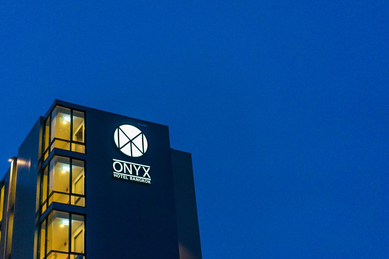 Onix Hotel Bangkok Exterior photo