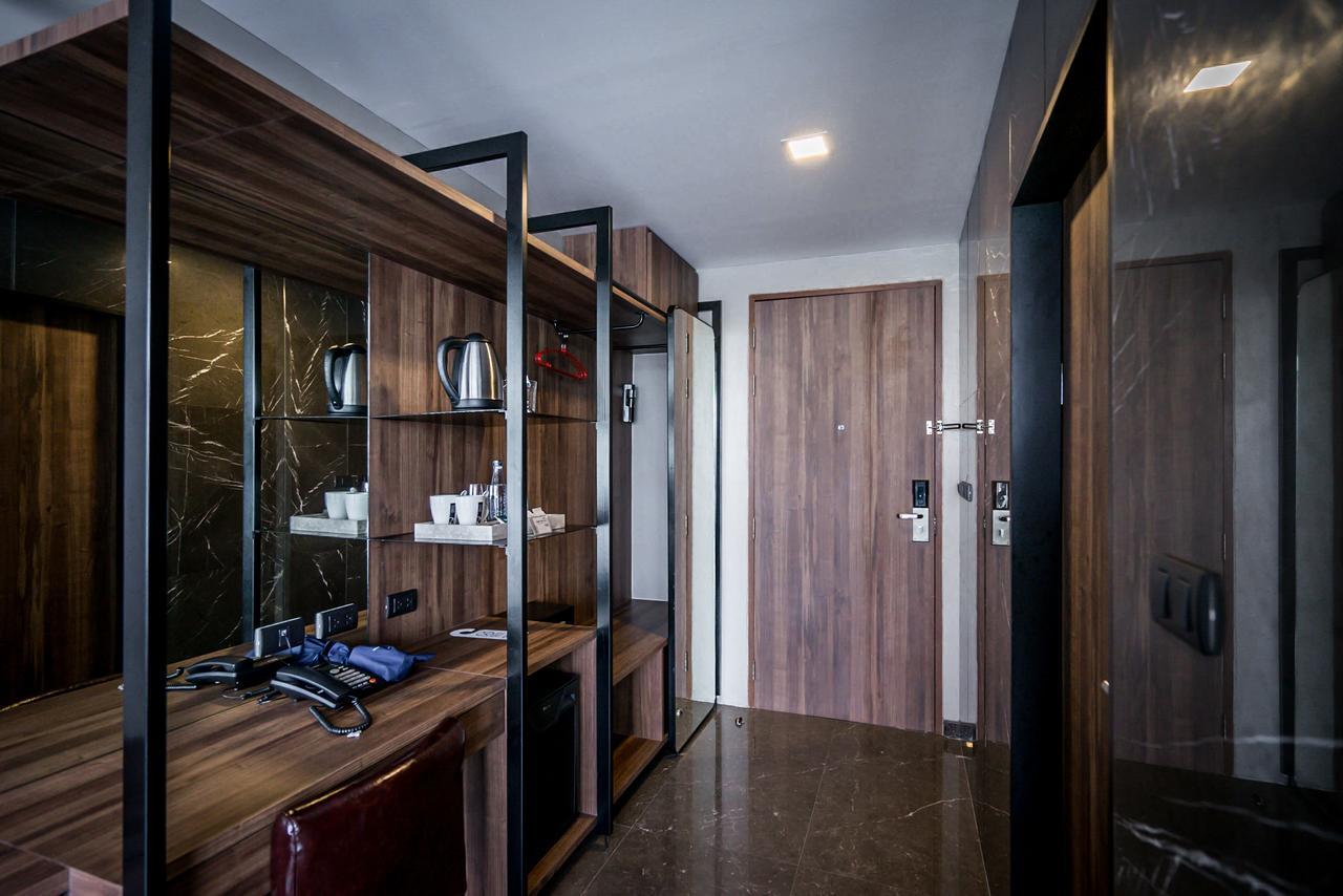 Onix Hotel Bangkok Exterior photo