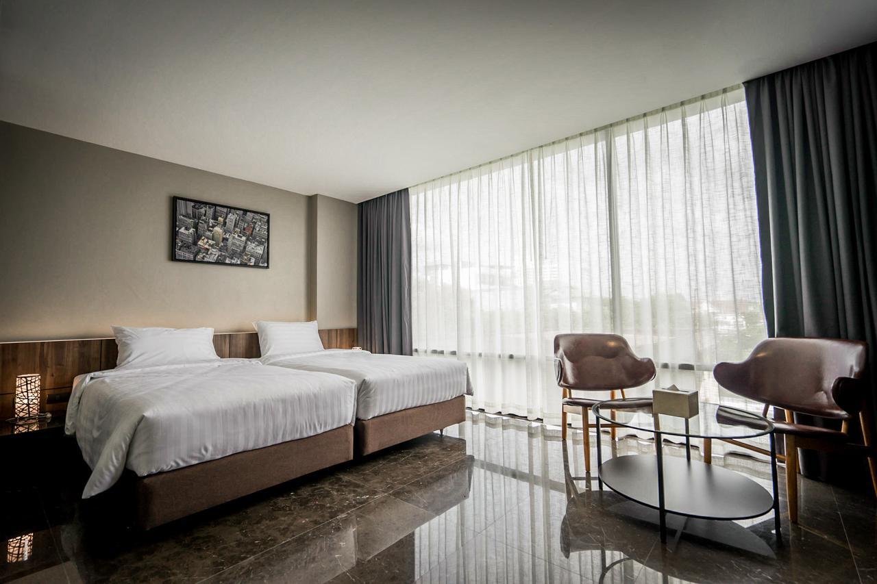 Onix Hotel Bangkok Exterior photo