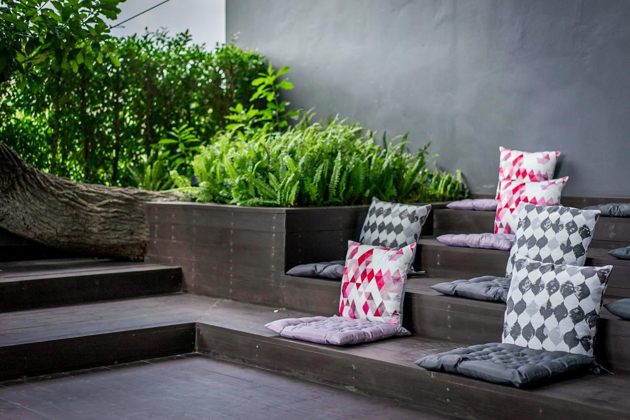 Onix Hotel Bangkok Exterior photo