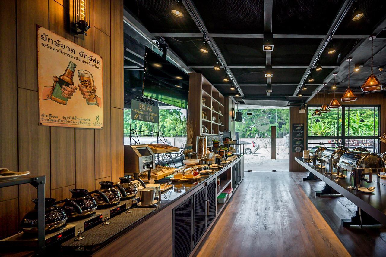 Onix Hotel Bangkok Exterior photo