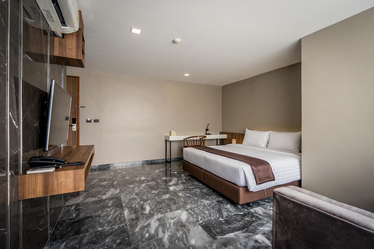 Onix Hotel Bangkok Exterior photo