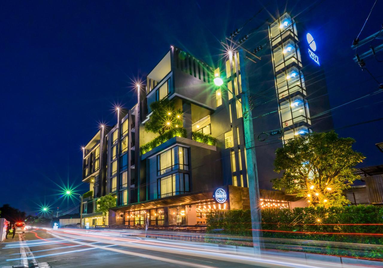 Onix Hotel Bangkok Exterior photo