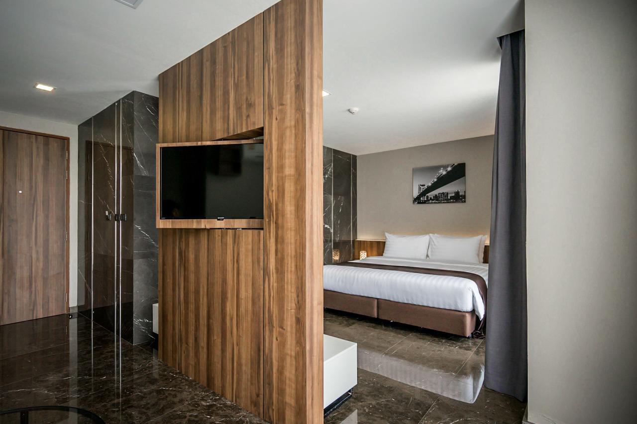 Onix Hotel Bangkok Exterior photo